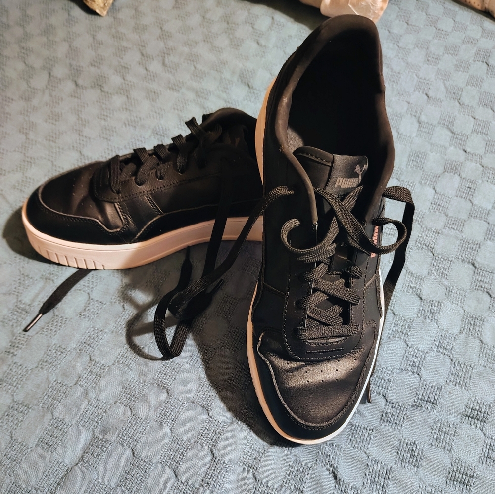 Women's Puma Leather Carina Street Size 11